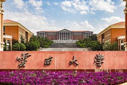Universitatea Yunnan