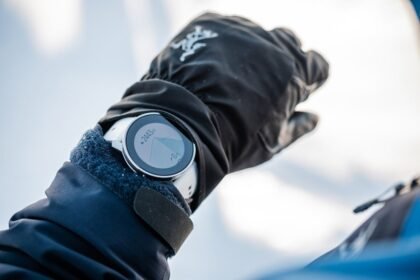 suunto-vertical-on-the-wrist-glove