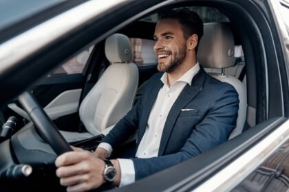 businessman la volan