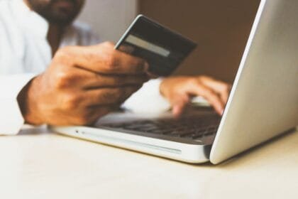 plata card laptop
