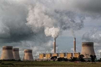 centrala termoelectrica cu cosuri de fum