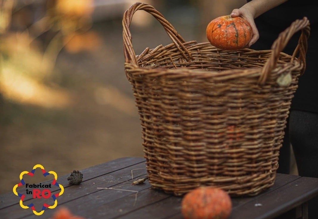 Coșuri de răchită cu bunătăți românești