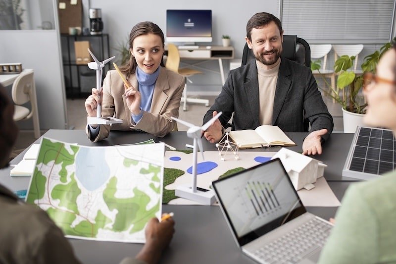 anagajati-intr-o-sedinta-de-grup