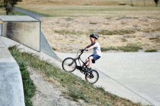 copil bicicleta