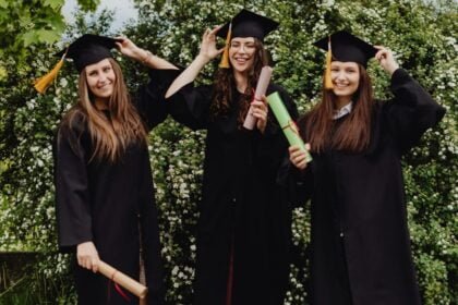 pexels-karolina-grabowska-absolvire