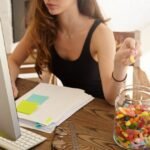 femeie laptop
