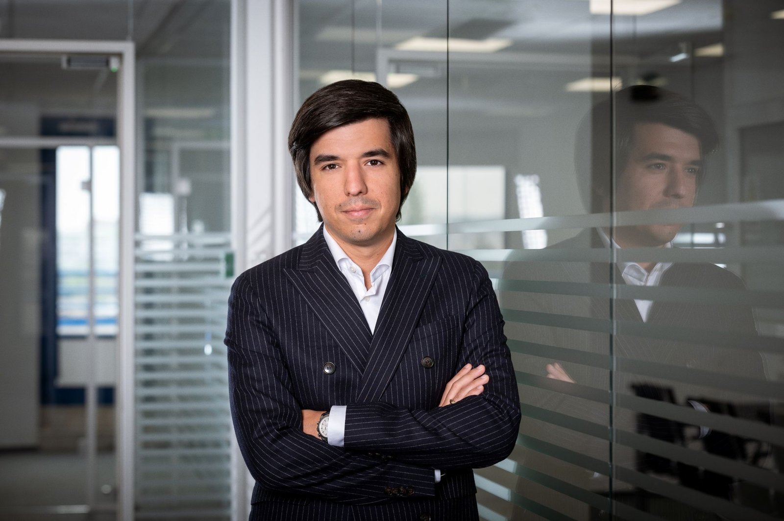 Românii cumpără online gadgeturi și jucării de Paște în locul tradiționalelor haine noi