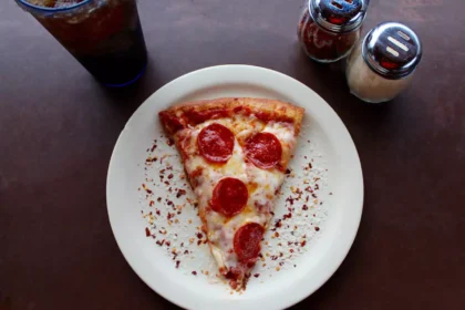 de-ce-merita-sa-adaugi-optiunea-de-pizza-la-felie-in-localul-tau