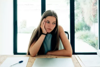 stima-de-sine-sczut-i-saboteaz-cariera-semne-cauze-i-cum-o-poi-reconstrui