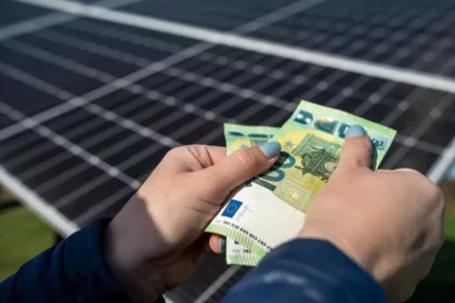 top-5-avantaje-ale-unei-centrale-fotovoltaice-pentru-afacerea-ta