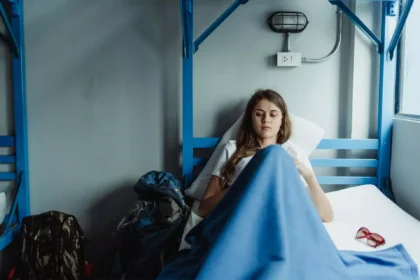 femeie-pexels-ketut-subiyanto