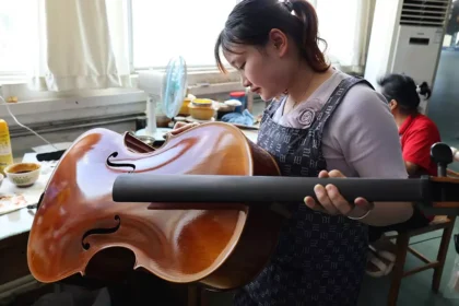 worke in Queshan Violin Industrial Park