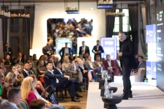 David Flusberg, fost Președinte One United Properties și Co-Fondator și fost Președinte A