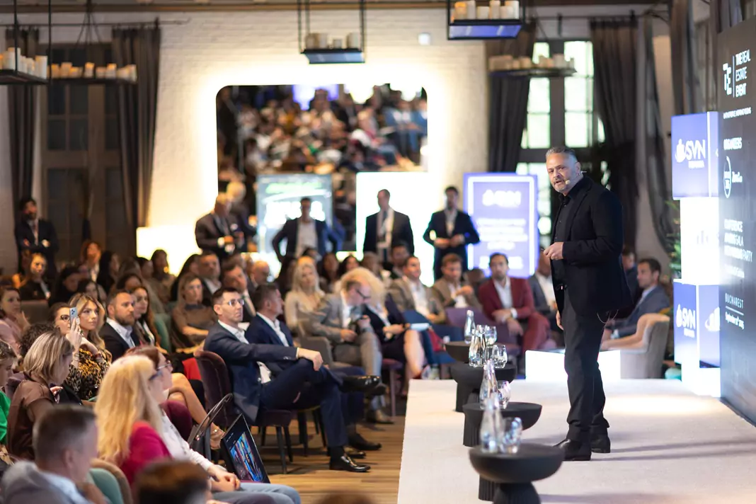 David Flusberg, fost Președinte One United Properties și Co-Fondator și fost Președinte A