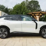 Lynk & Co 08 lateral