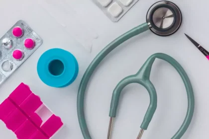 ce-sa-nu-lipseasca-din-trusa-ta-medicala-daca-vizitezi-pacienti-la-domiciliu-ghid-complet-pentru-medici-si-asistenti
