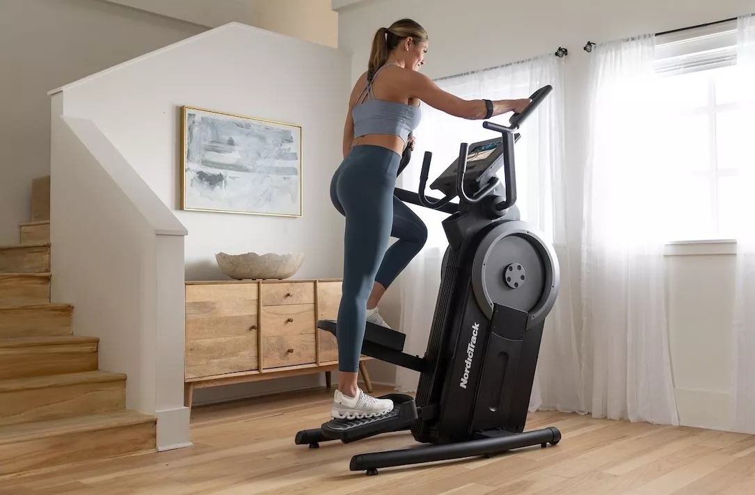 bicicleta-eliptica-nordictrack-tehnologie-ai-inova-ie-motiva-ie