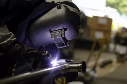 industria-metalurgic-are-nevoie-de-echipamente-stabile-rolul-aparatelor-de-sudur-mig-mag-i-tig-profesionale