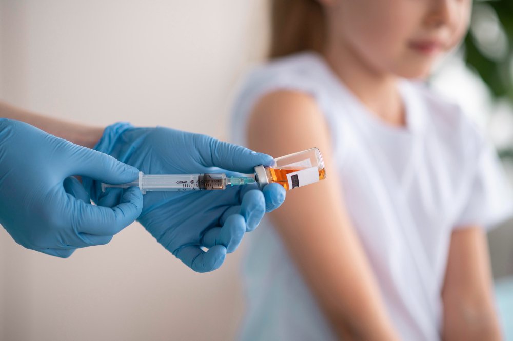 Majoritatea părinților și bunicilor consideră că vaccinarea antigripală poate preveni gripa