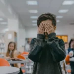 gestionarea-anxietatii-sociale-la-copii-rolul-taberelor-de-vara-in-cresterea-increderii