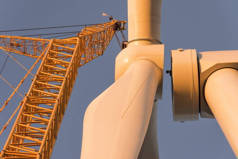 Distrugeri de instalații eoliene observate în mai multe județe din țară, pierderi de milioane de euro