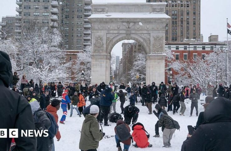 Bătaia cu bulgări de zăpadă care a aprins scandalul la New York: primarul Mamdani, în conflict deschis cu poliția