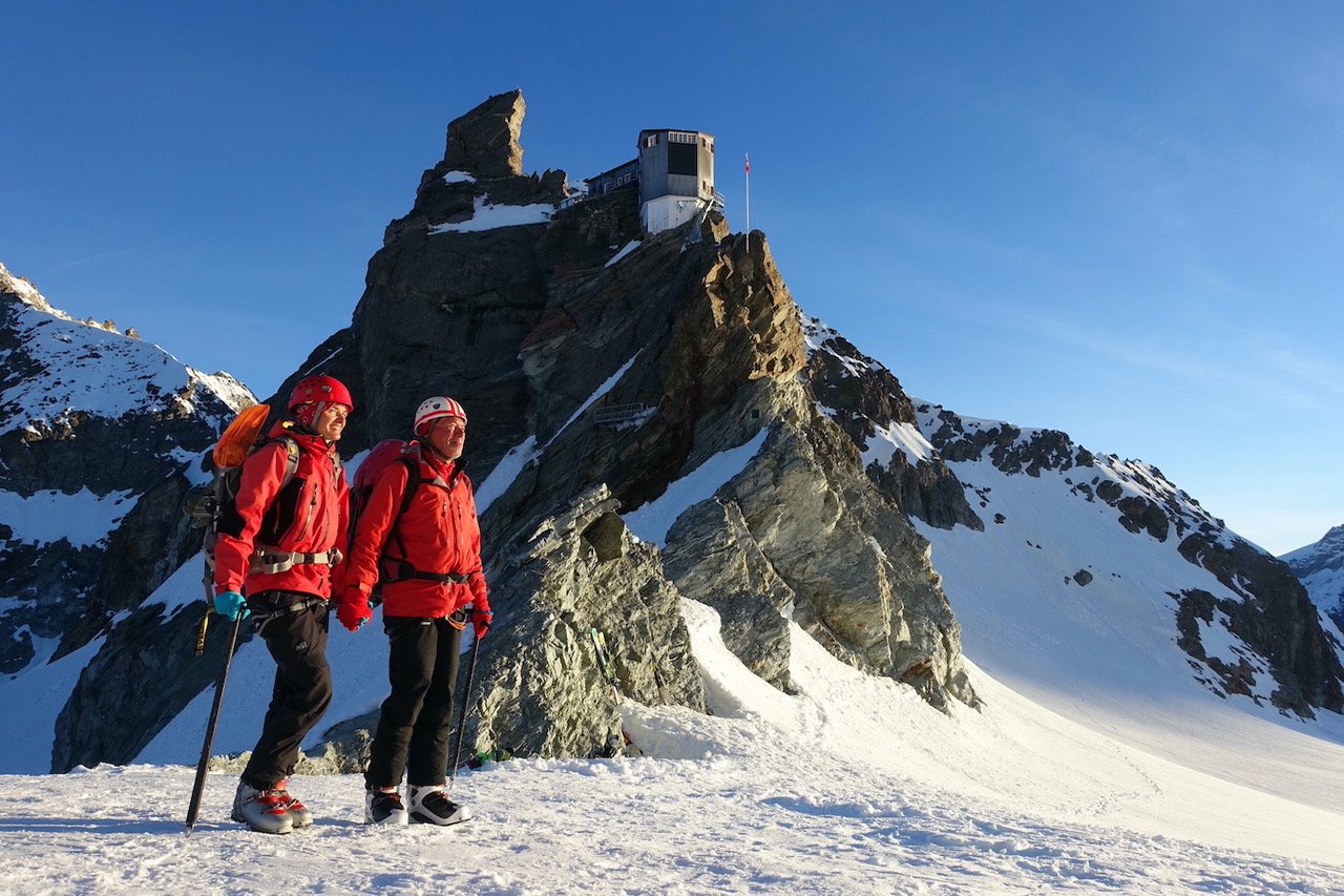 După filme despre natură și biodiversitate, Cosmin Dumitrache explorează latura umană în cel mai recent documentar al său, „Hoinari prin Munți”