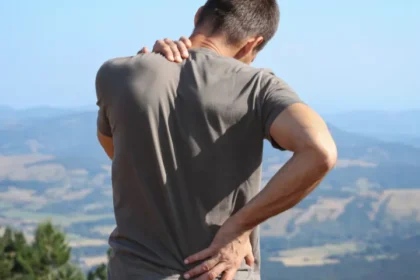 hernia-de-disc-la-aduli-activi-simptome-ignorate-i-soluii-reale