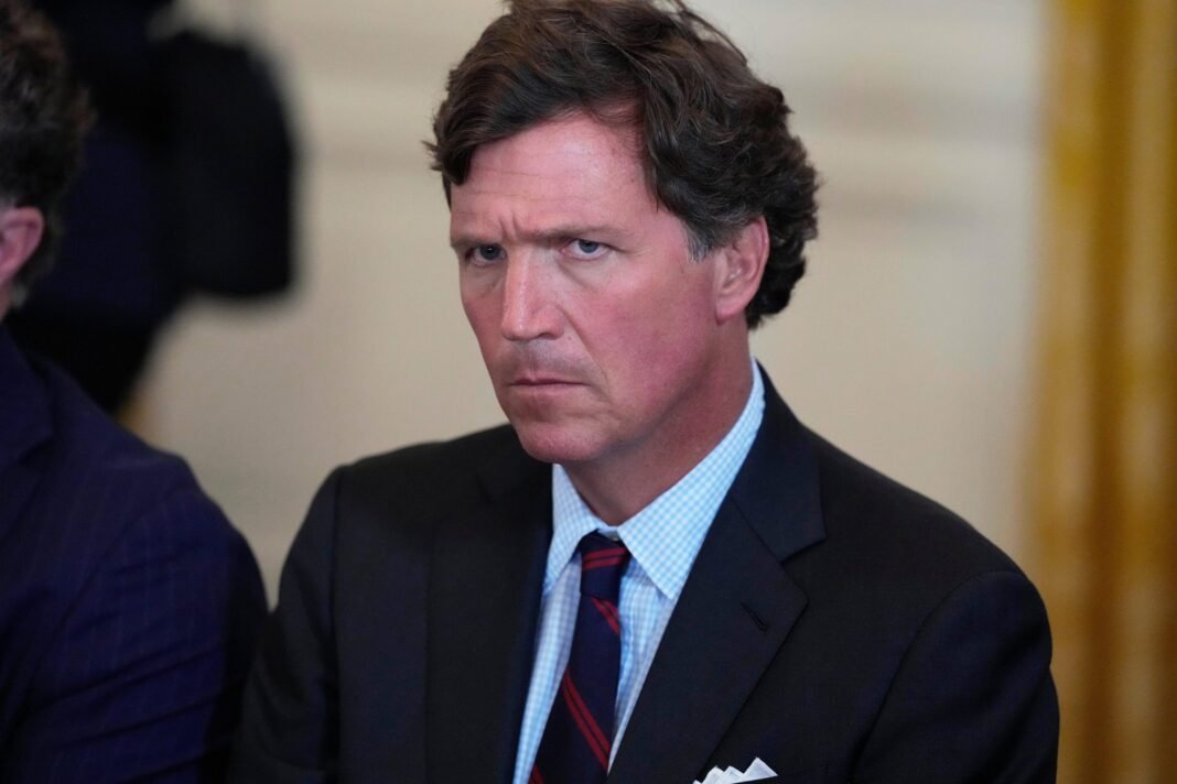 Jurnalistul Tucker Carlson, anchetat de CIA după ce Donald Trump l-a exclus din mișcarea MAGA pentru că nu susține războiul din Iran
