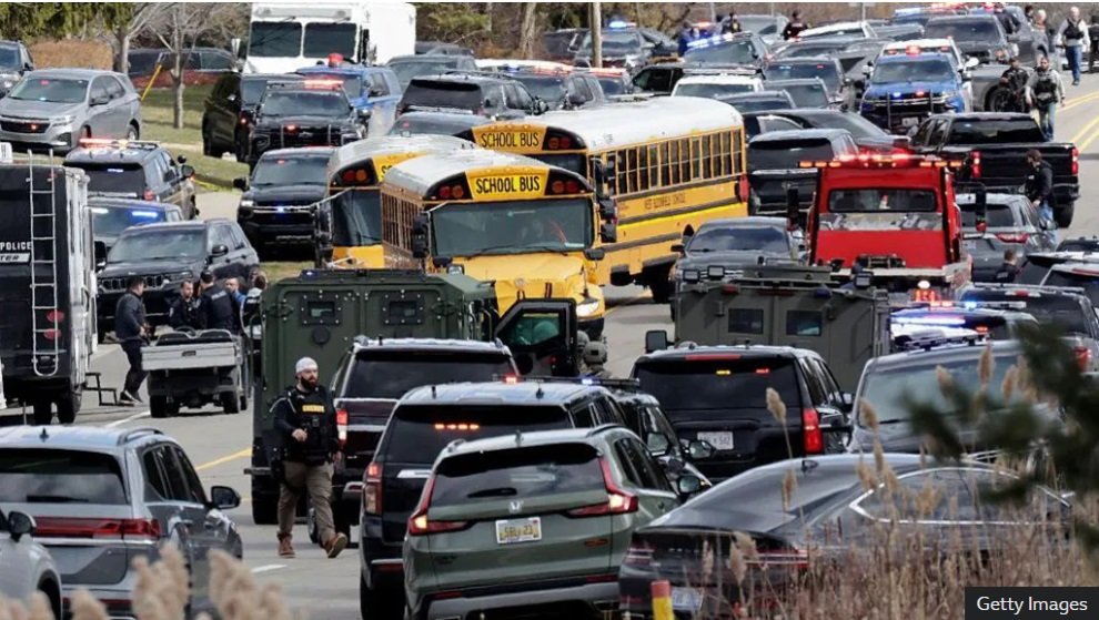 Atac la o sinagogă din Michigan: suspectul a murit după ce a intrat cu mașina în clădire