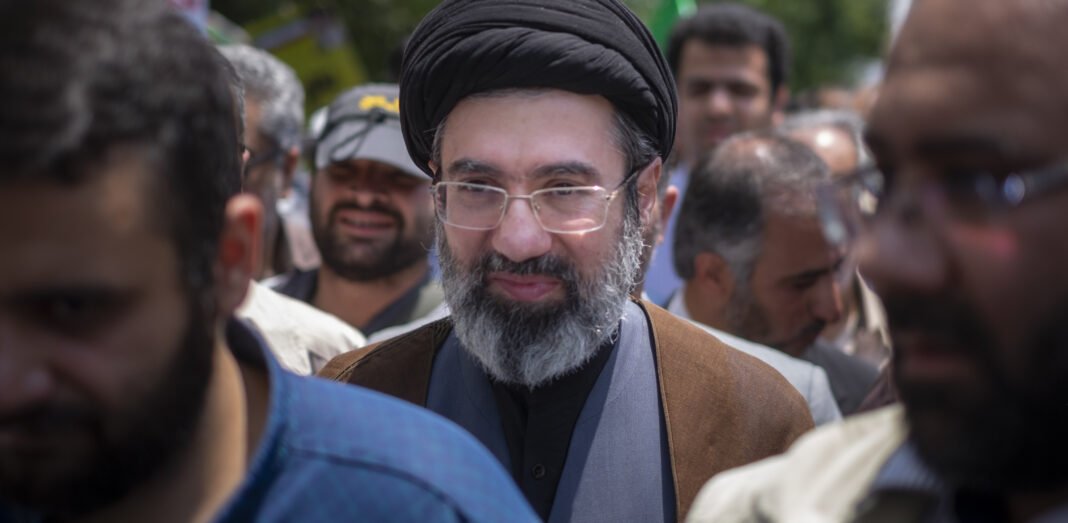 Cine e Mojtaba Khamenei, care ar fi fost ales noul lider suprem al Iranului