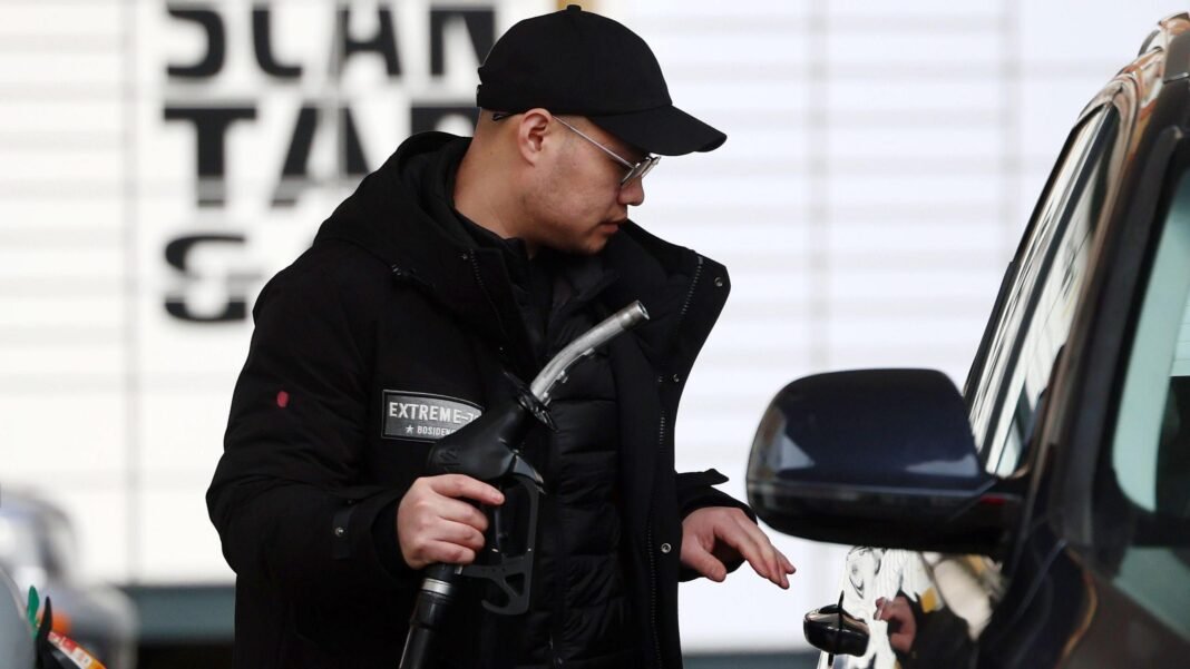 Petrolul explodează peste 115 dolari. Bursele asiatice se prăbușesc pe fondul războiului din Iran