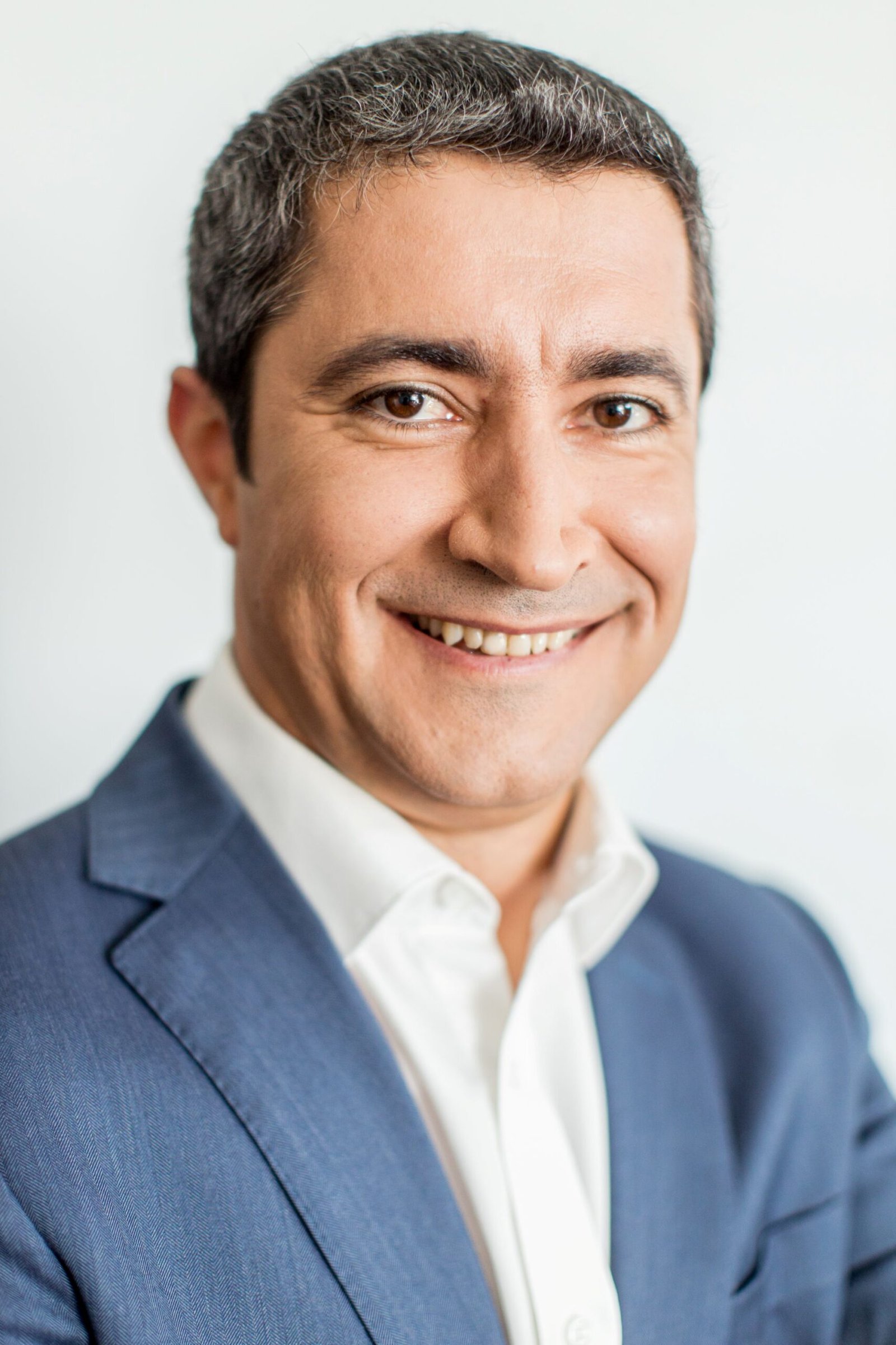 Interesul românilor pentru investiții crește, dar mai bine de jumătate dintre ei cred că încă nu au suficiente informații despre acest domeniu