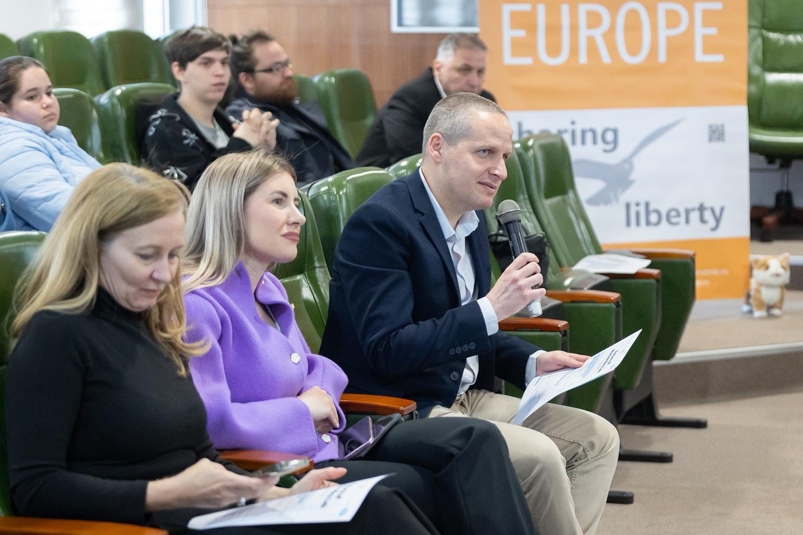 92% dintre români susțin flexibilitatea muncii prin platforme digitale