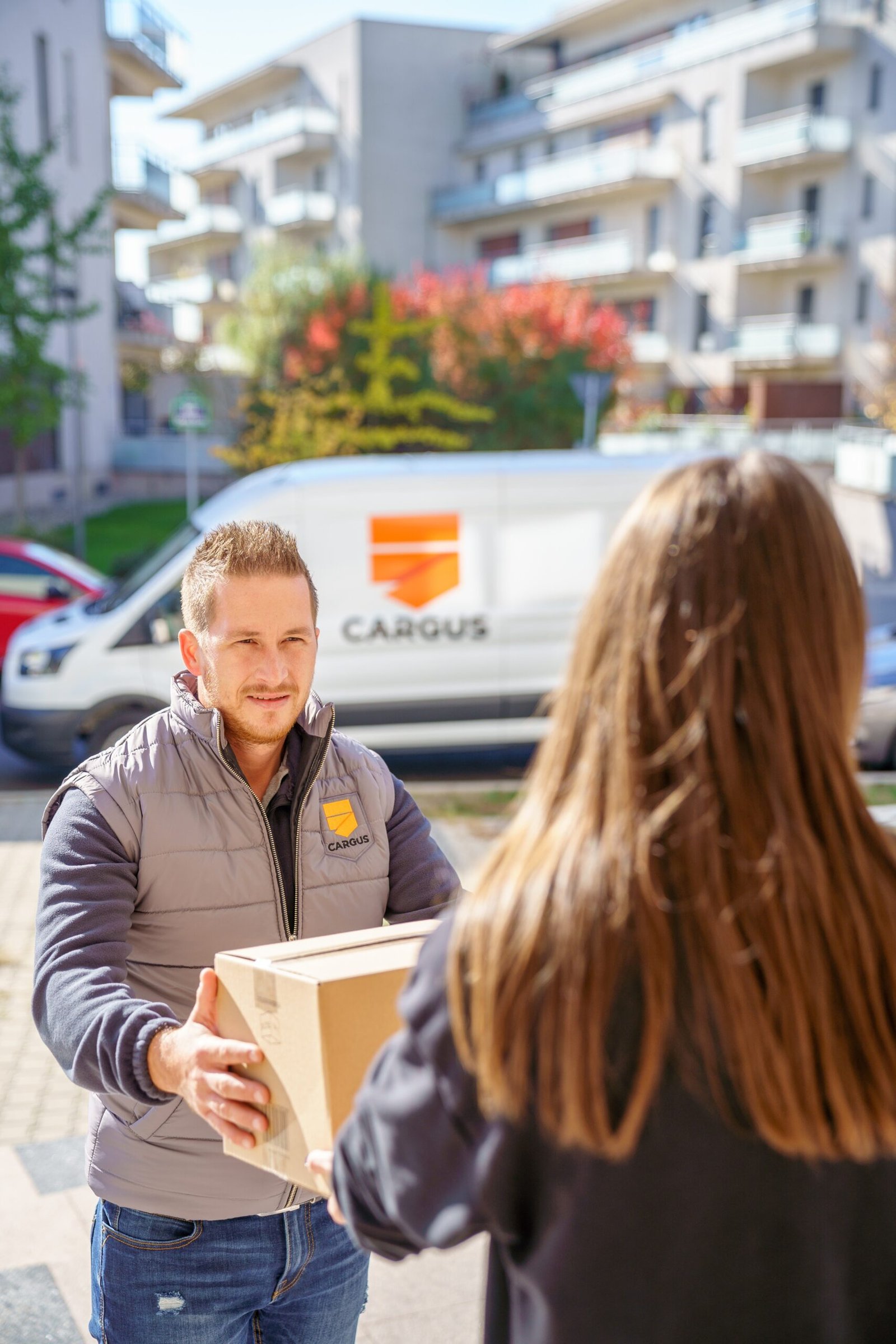 2 din 3 români renunță la achiziția unui produs dacă prețul este prea mare, însă aproape 38% adaugă produse în coș pentru livrare gratuită