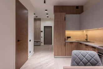 usi-de-interior-diferentele-dintre-variantele-pentru-spatii-rezidentiale-si-comerciale