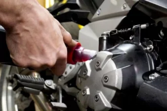 cum-verifici-uleiul-de-motocicleta