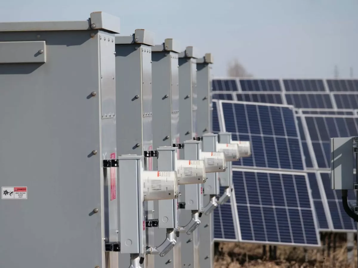 ghid-complet-despre-alegerea-unui-sistem-de-stocare-a-energiei