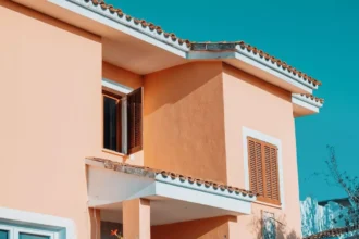 ghid-complet-pentru-alegerea-vopselei-de-exterior-cum-obtii-o-fatada-rezistenta-ani-de-zile
