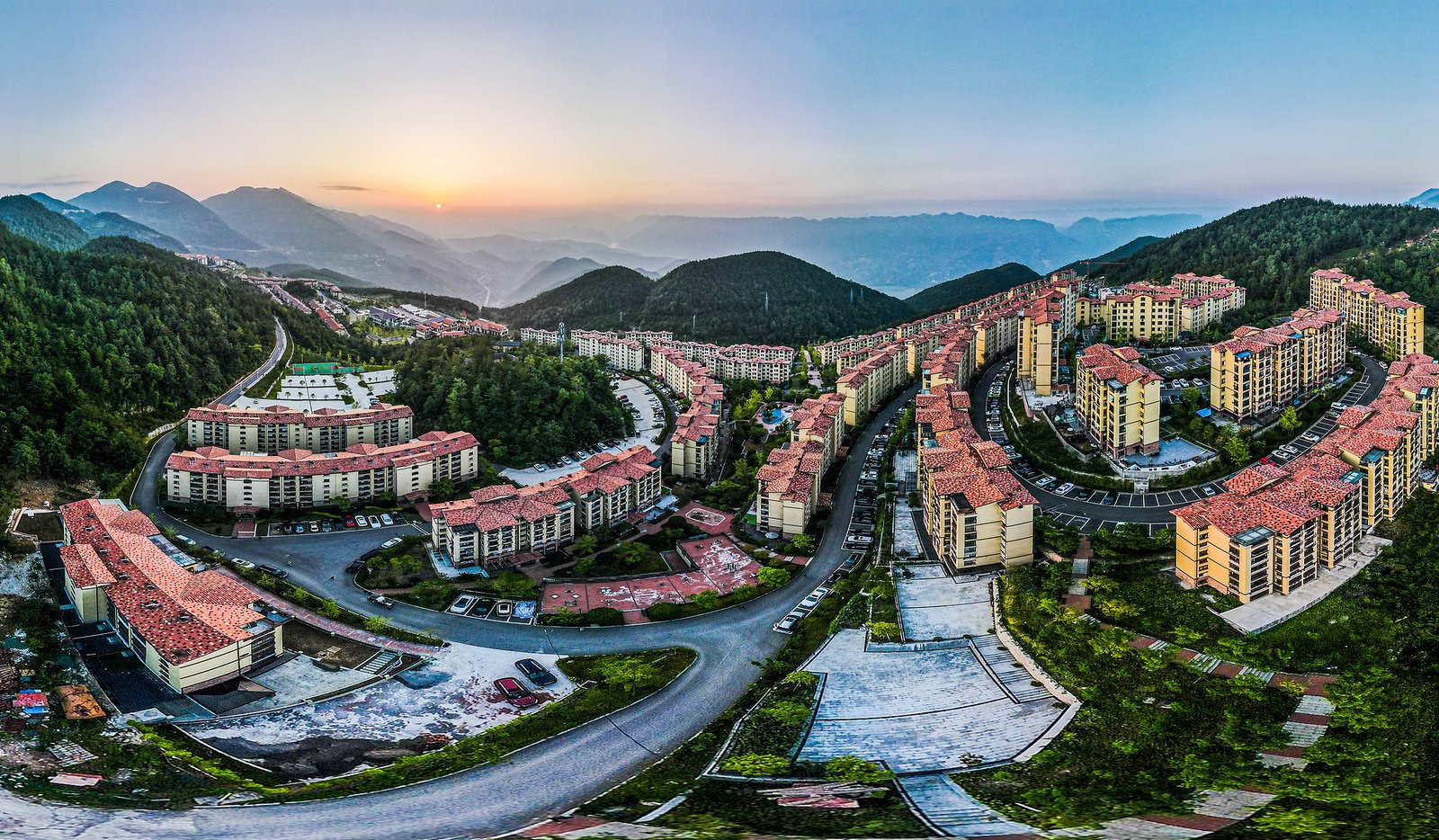 Xi Jinping solicită normalizarea activităţilor coordonate Est-Vest