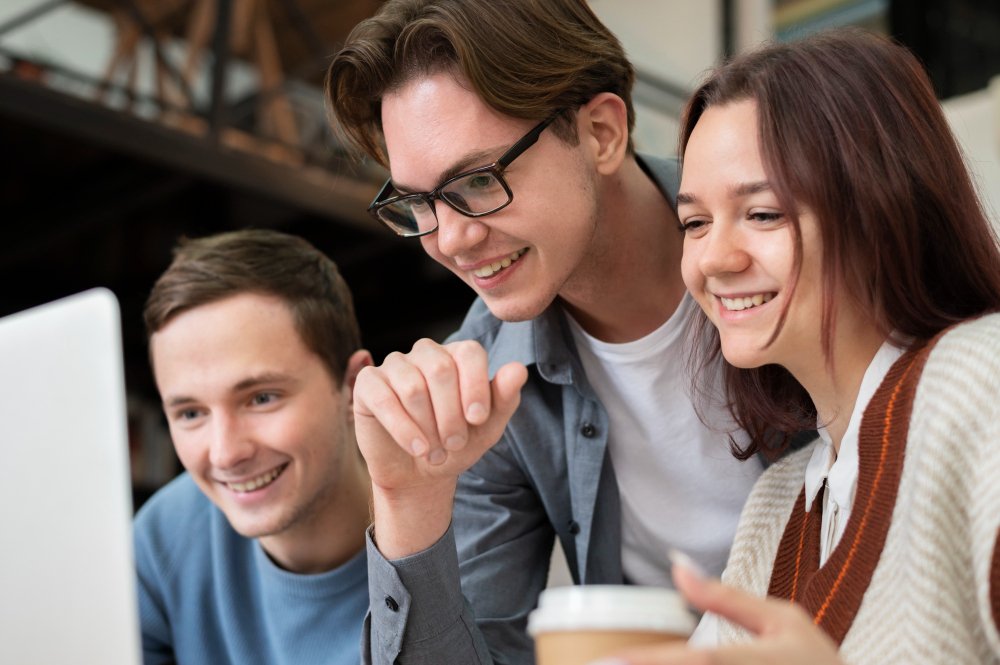 Evolution lansează peste 400 de locuri de muncă pentru studenți și tineri fără experiență: flexibilitate reală și oportunități de carieră