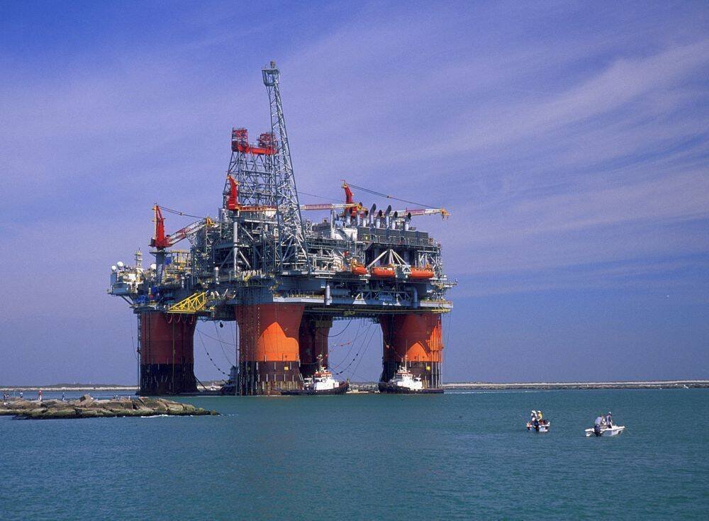 Un consorțiu de giganți arabi aliați cu o firmă americană au scris Guvernului României că sunt în curs să preia activele Lukoil
