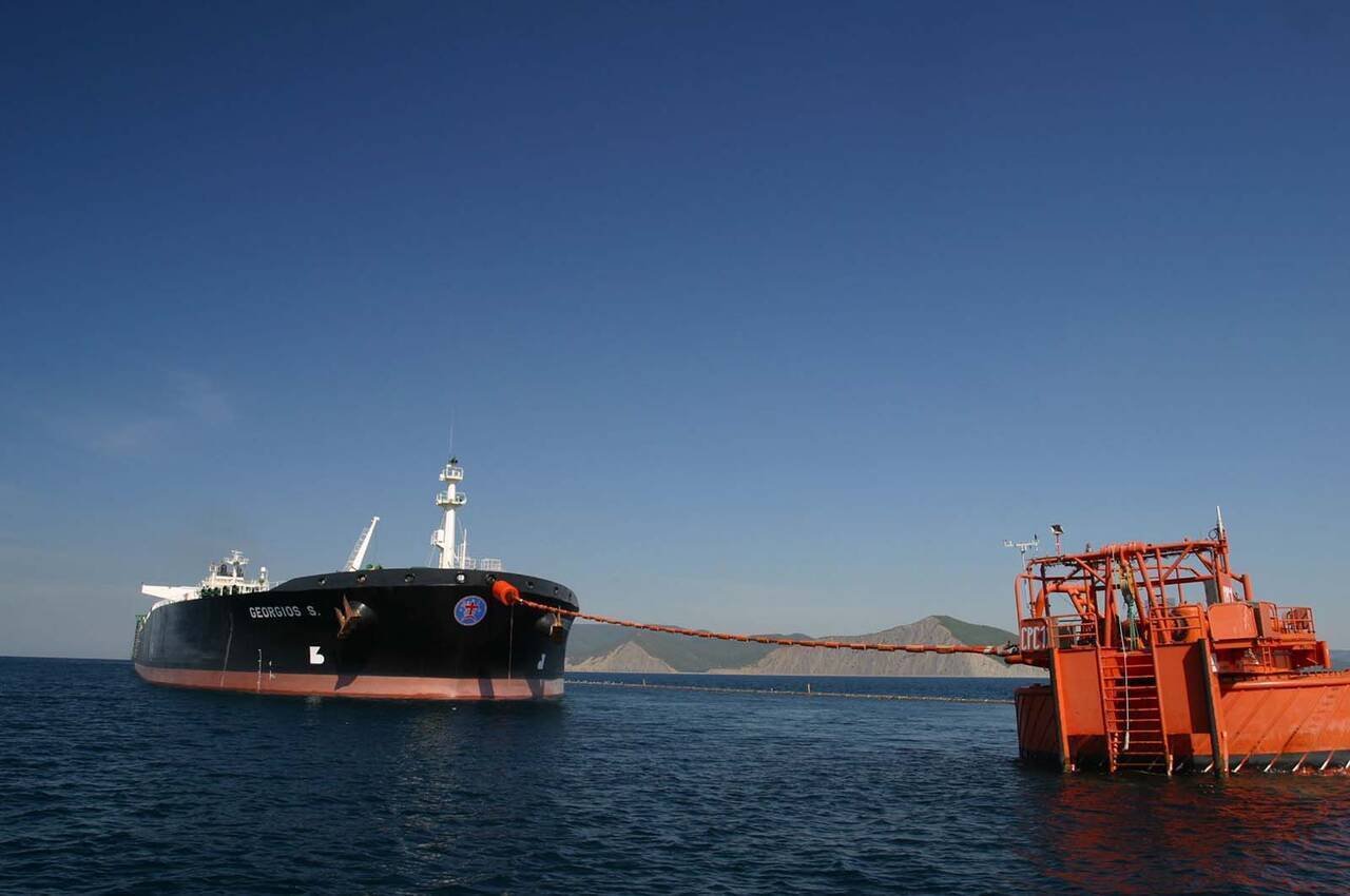Kazahstanul, cea mai importantă sursă de petrol a României, oprește livrările prin Marea Neagră după atacurile asupra petrolierelor care transportă țițeiul