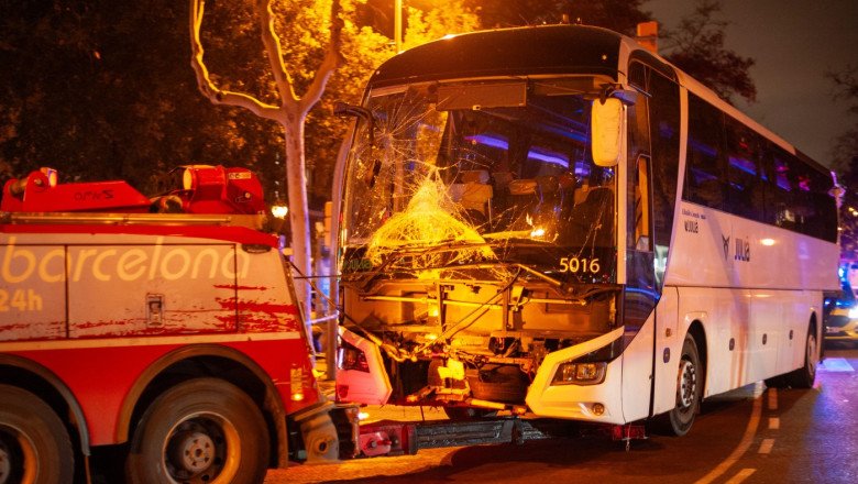 46 de răniți după ce un autocar a intrat într-o clădire, în Spania