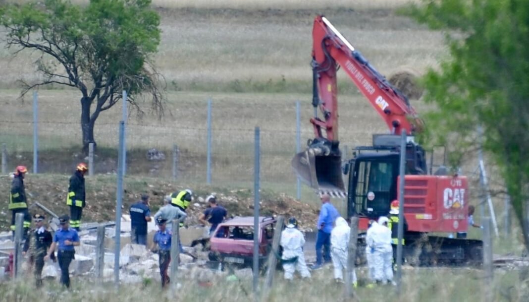 Doi morţi şi trei răniţi în urma unei explozii la o fabrică de artificii din Italia