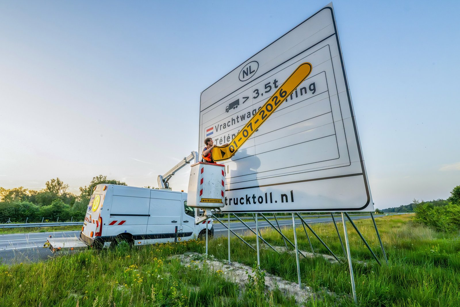 Taxa de drum pentru camioane din Țările de Jos a intrat în vigoare astăzi