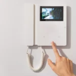 de-la-camera-full-hd-la-deschiderea-usii-de-pe-telefon