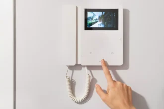 de-la-camera-full-hd-la-deschiderea-usii-de-pe-telefon