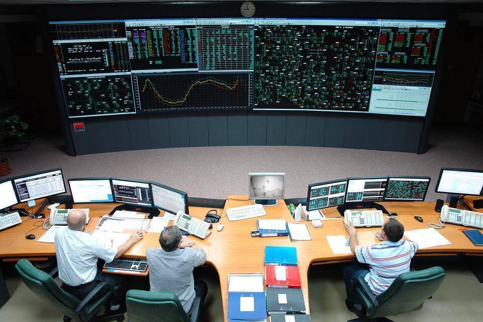 Situația de criză din energie, în care la limită pot fi făcute deconectări la marii consumatori, se prelungește cu o lună