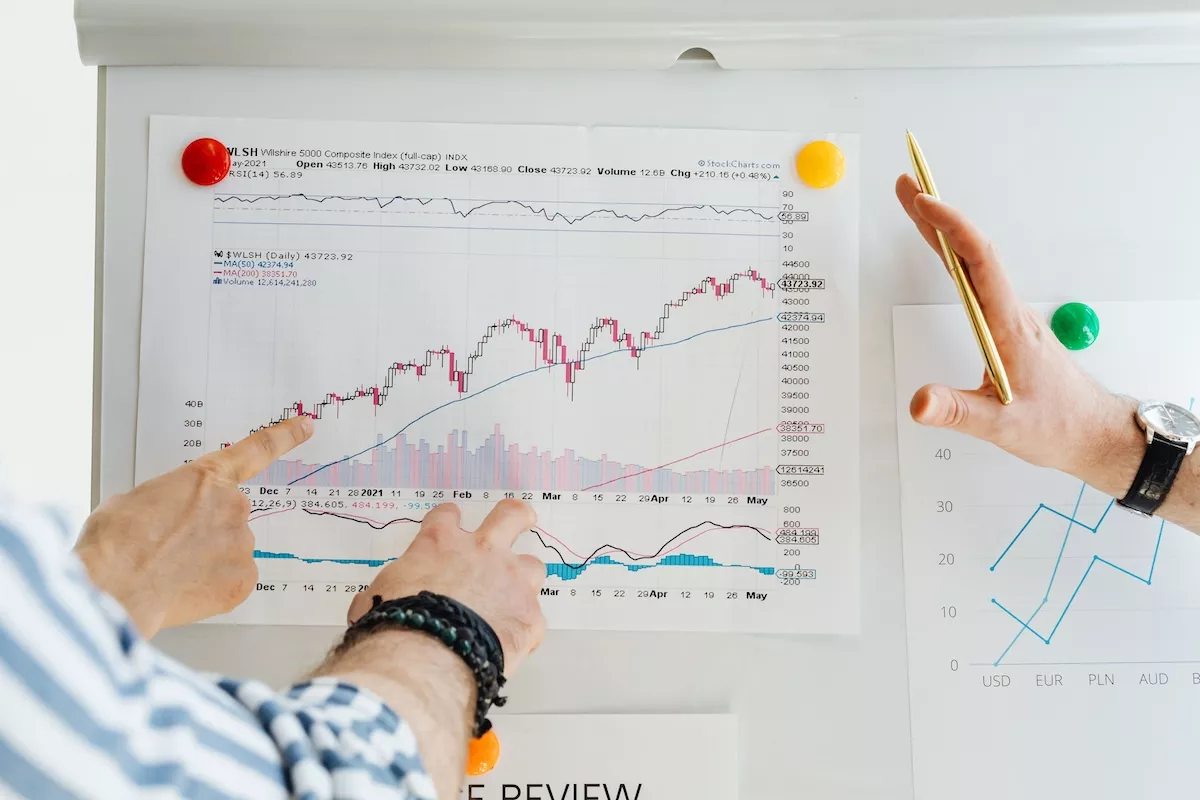 la-ce-sa-fii-atent-cand-discuti-cu-un-consultant-despre-investitii